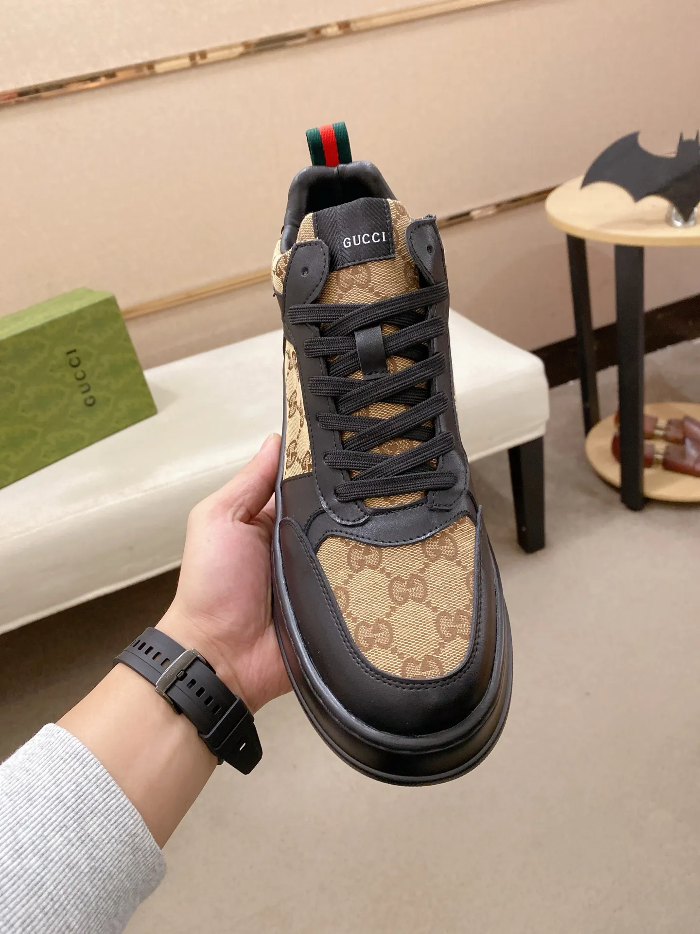 Factory price: 442💰 (GUCCI) The latest model from the official website🎁🎁Casual and fashionable men's shoes👟, hot style💥The style is simple and elegant, exclusive for trendy men. Unique official website's latest brand elements👑original Gucci decoration, fashionable and generous, the fabric is original cowhide ✅sheepskin lining, the official website specifies wear-resistant casual outsole, the classic model is taken in kind at the counter🎬38-44 (can be customized for 45 non-refundable)